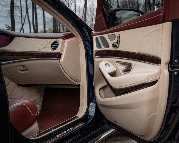 Интерьер Mercedes S63