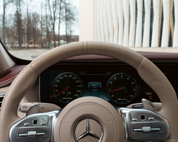 Интерьер Mercedes S63