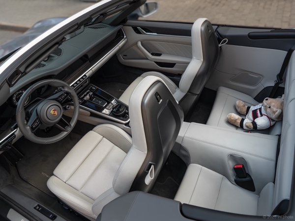 Интерьер Porsche 911