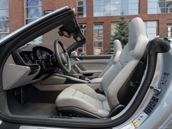 Интерьер Porsche 911